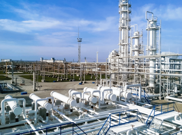 Industrial pipework system showing static mixer installation options in vertical and horizontal configurations within processing plant.