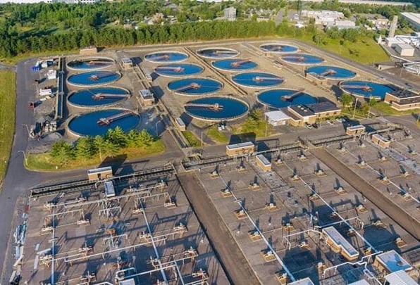 A water treatment plant using static mixers because of their advantages in the process.