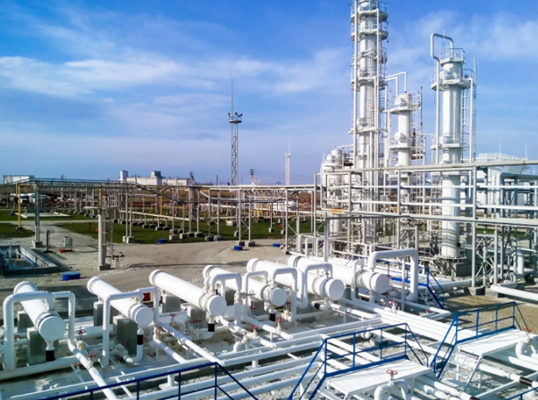 Industrial pipework system showing static mixer installation options in vertical and horizontal configurations within processing plant. 