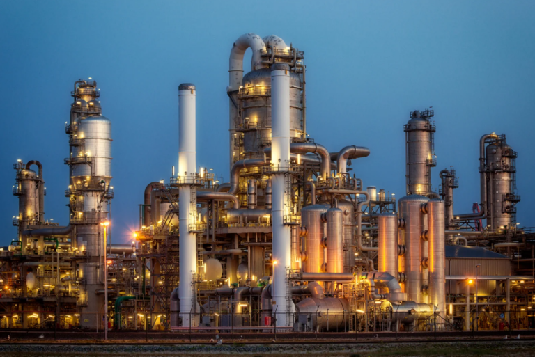 A cost-efficient oil refinery power plant using low-pressure static mixers to optimise its processes 